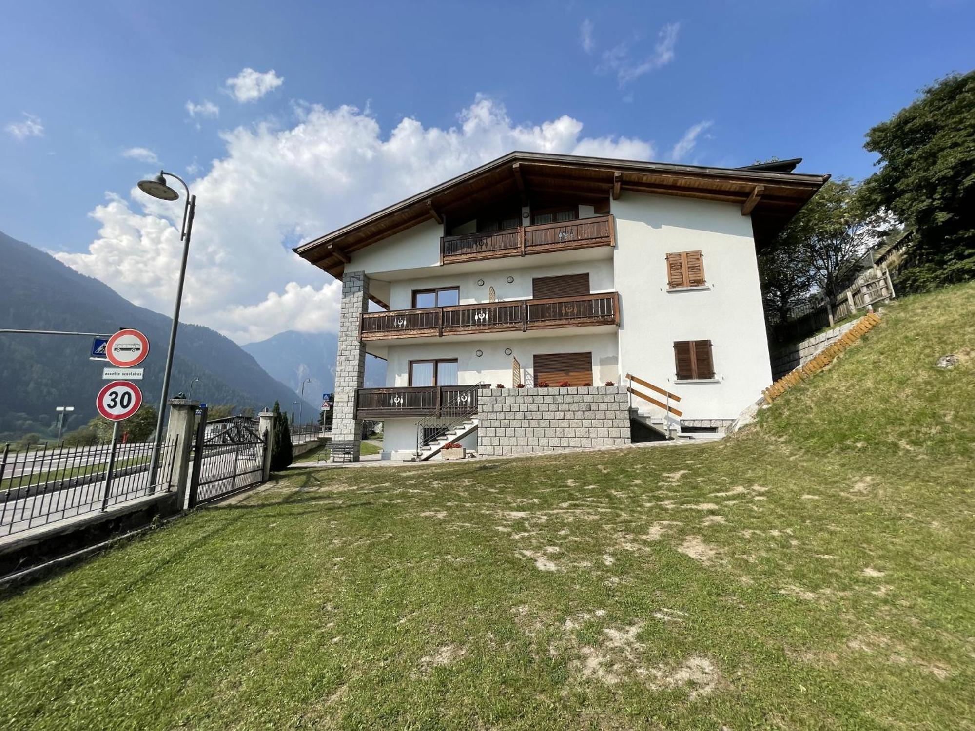 Апартаменти Casa Adamello Giustino Екстер'єр фото